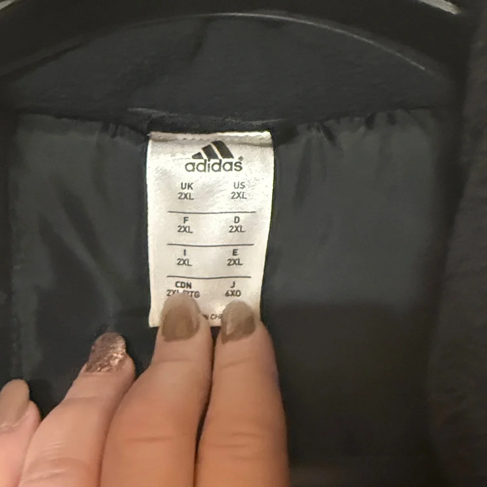 adidas Black and White Puffer Jacket - Picture 3 of 4